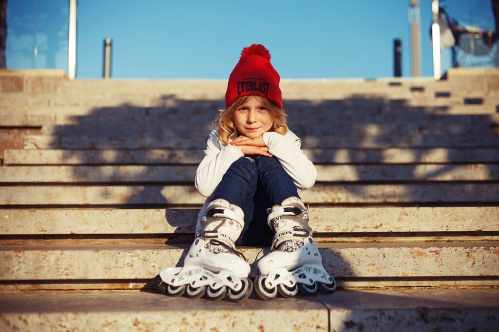 Kind, Rollschuhe, Treppe-4363118.jpg